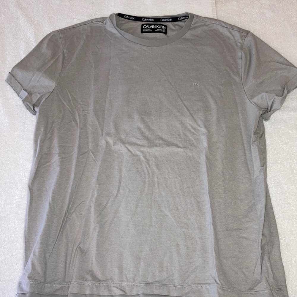 Calvin Klein men’s SS shirt LG fits M